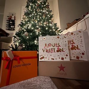 Medium Louis Vuitton Christmas giftbag 2023